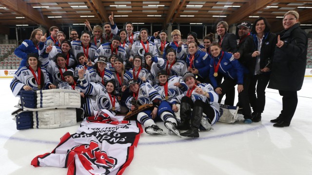 Victoire mémorable pour l’équipe de hockey féminin des Carabins